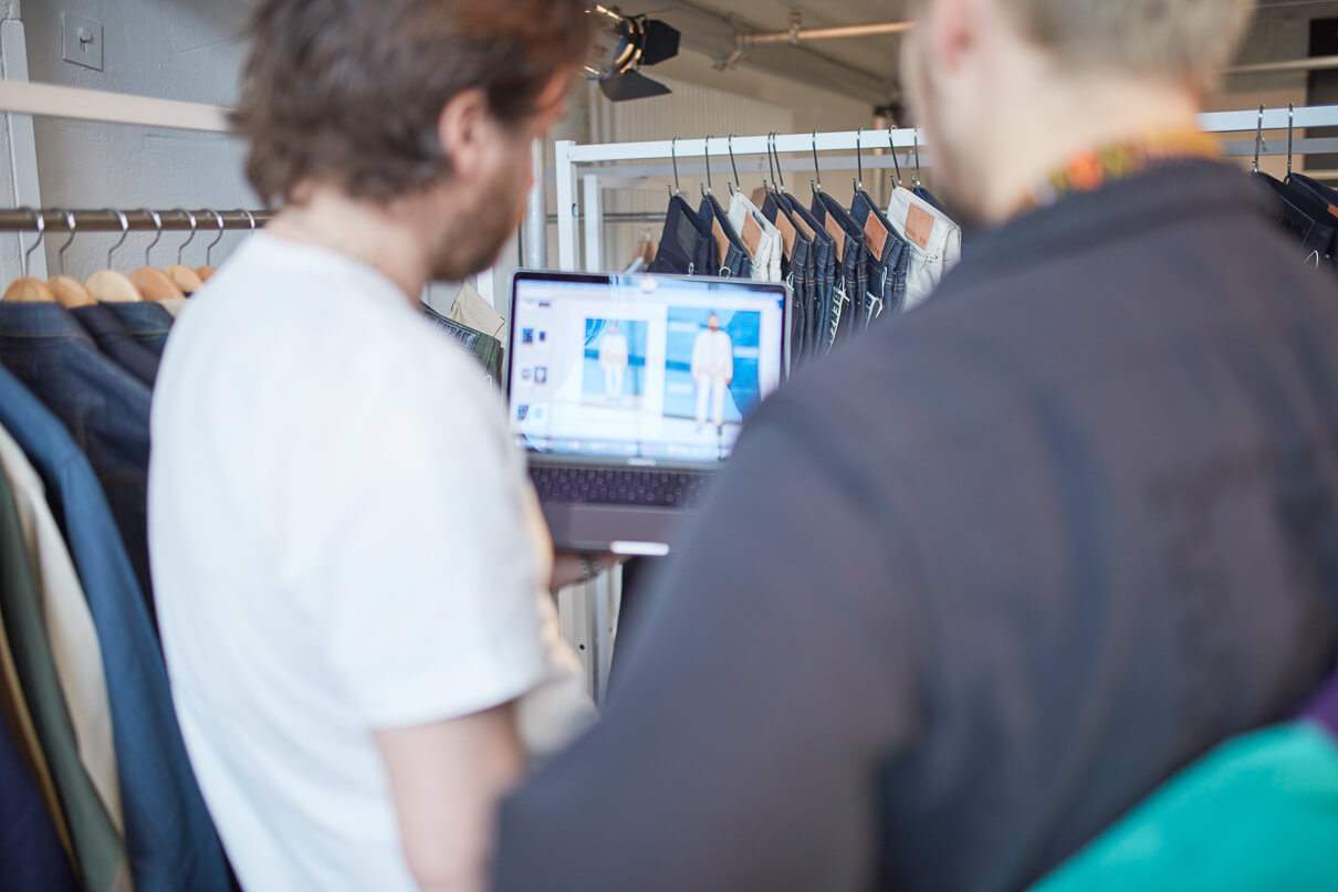 Buyer from Thomas I punkt looking at Benzak Denim Developers at Trade Union at SEEK Berlin